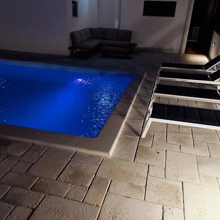 Big Swimming Pool Apartment Monvidal Pula Exterior foto