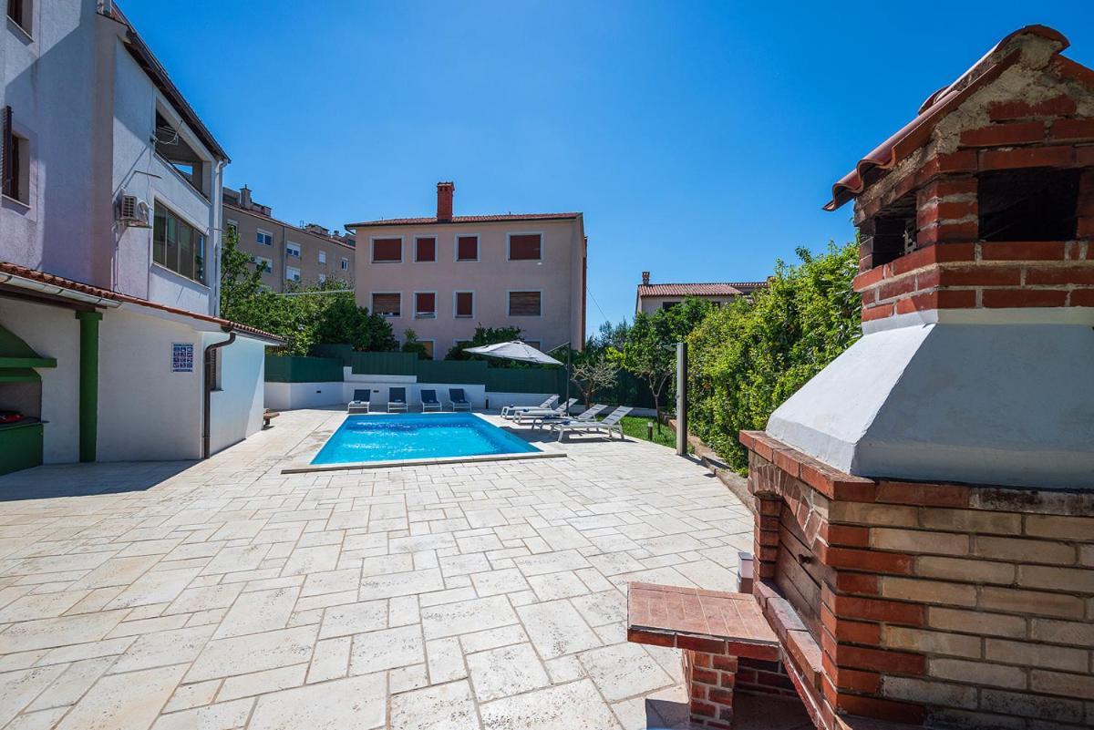Big Swimming Pool Apartment Monvidal Pula Exterior foto
