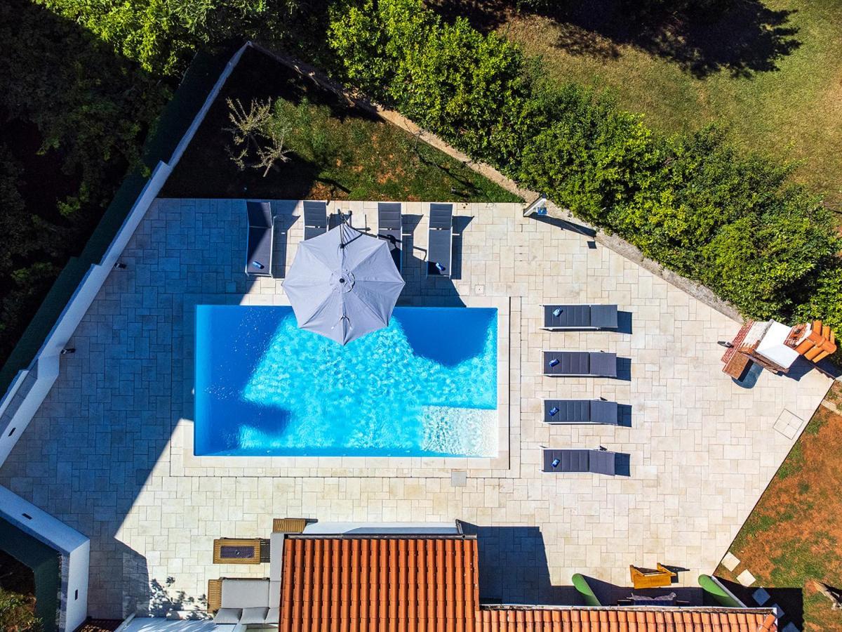 Big Swimming Pool Apartment Monvidal Pula Exterior foto