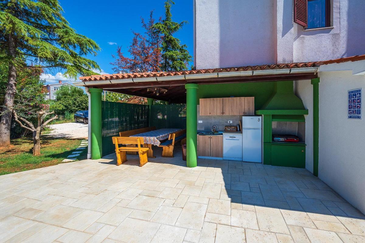 Big Swimming Pool Apartment Monvidal Pula Exterior foto