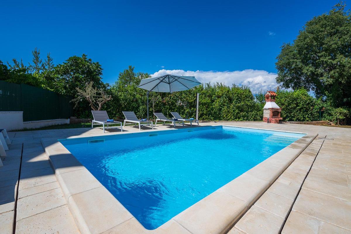Big Swimming Pool Apartment Monvidal Pula Exterior foto