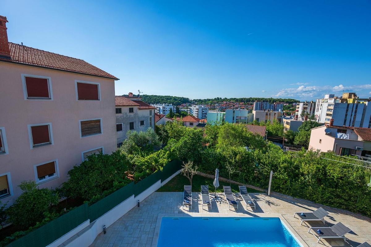 Big Swimming Pool Apartment Monvidal Pula Exterior foto