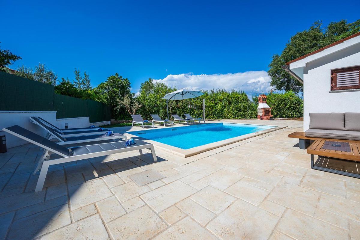 Big Swimming Pool Apartment Monvidal Pula Exterior foto