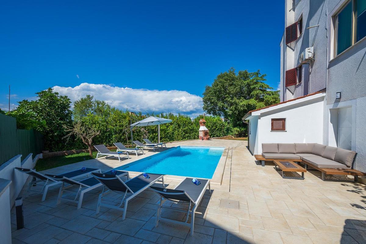 Big Swimming Pool Apartment Monvidal Pula Exterior foto