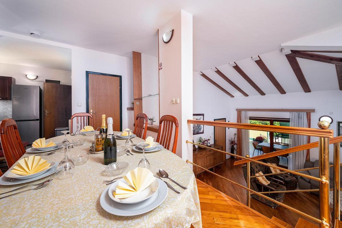 Big Swimming Pool Apartment Monvidal Pula Exterior foto