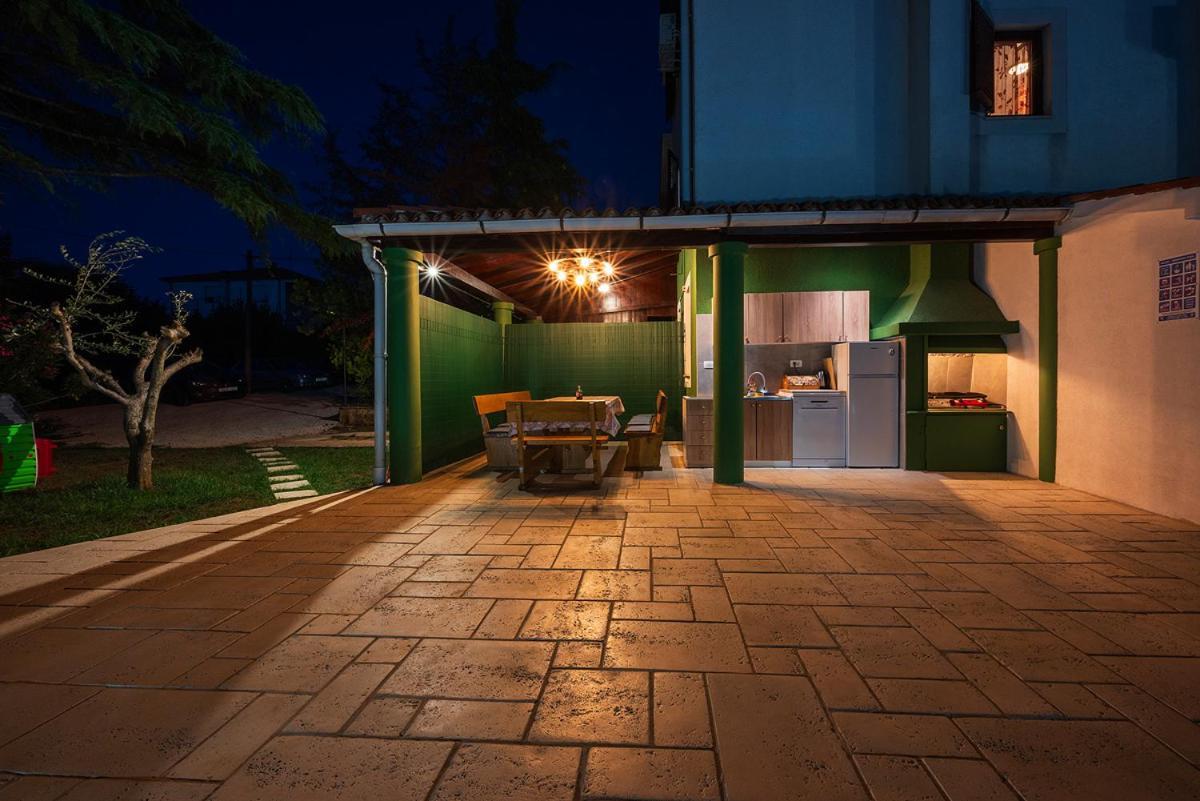 Big Swimming Pool Apartment Monvidal Pula Exterior foto